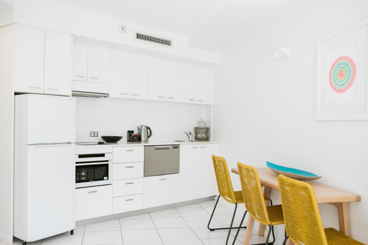 Netanya Noosa Beachfront Resort Екстер'єр фото