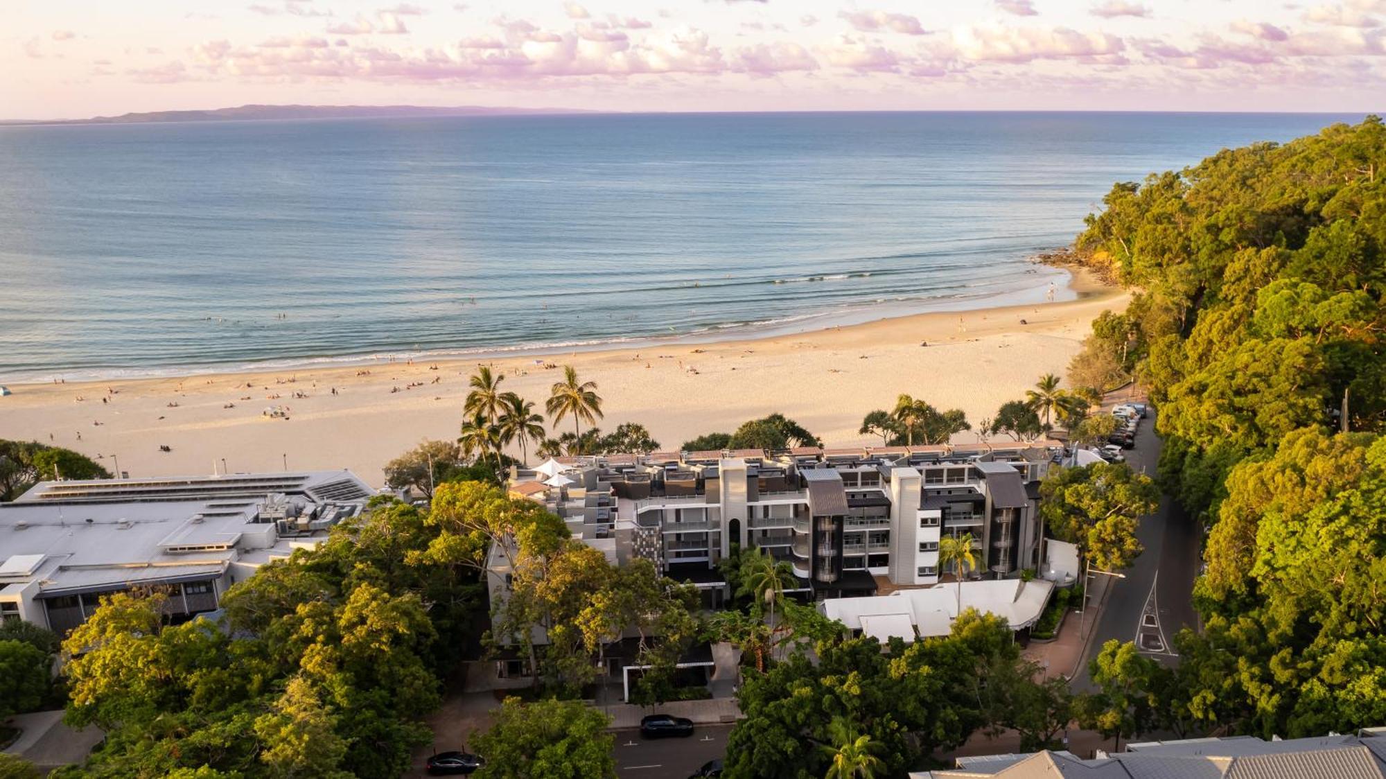 Netanya Noosa Beachfront Resort Екстер'єр фото