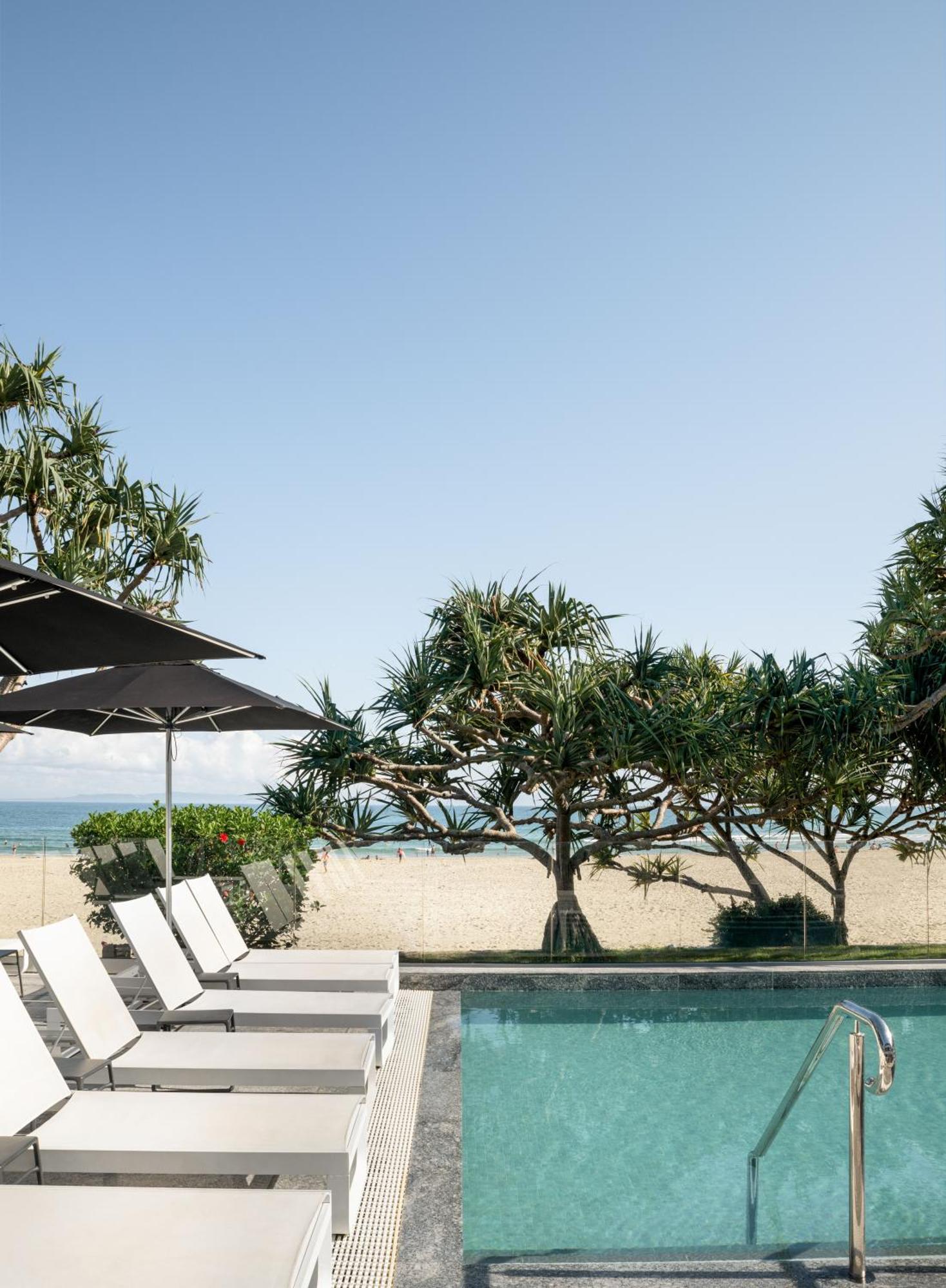 Netanya Noosa Beachfront Resort Екстер'єр фото
