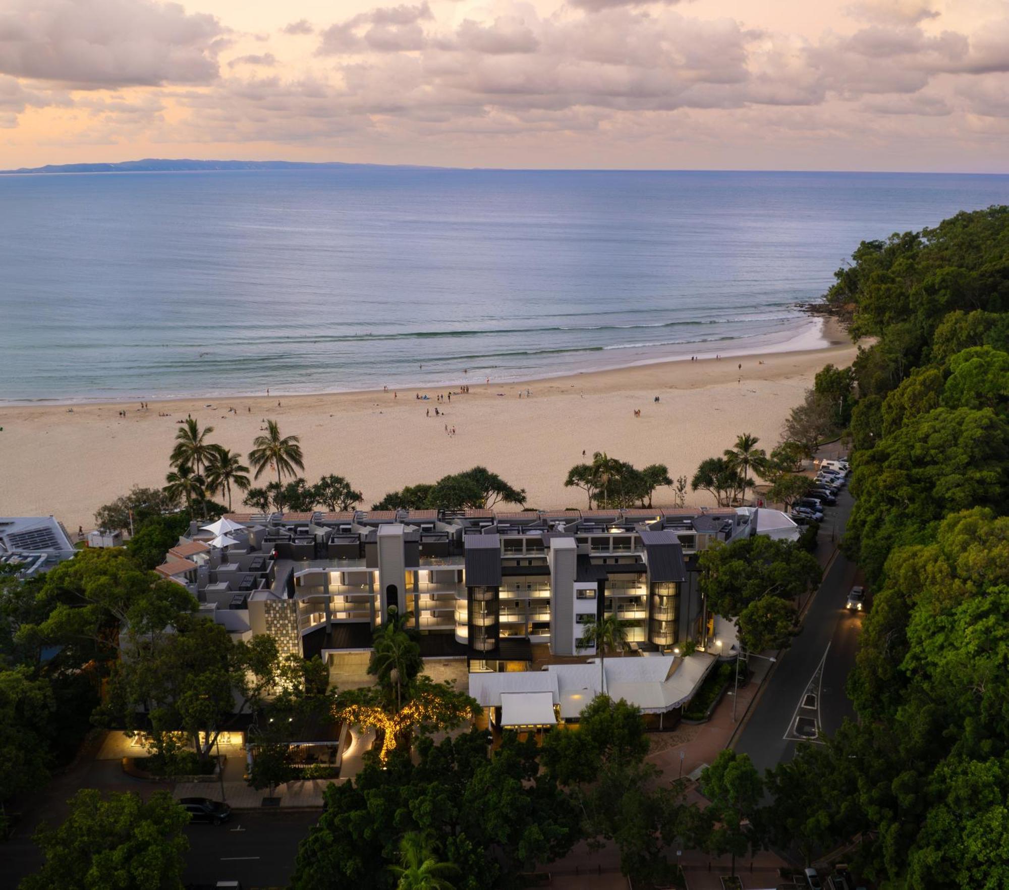 Netanya Noosa Beachfront Resort Екстер'єр фото