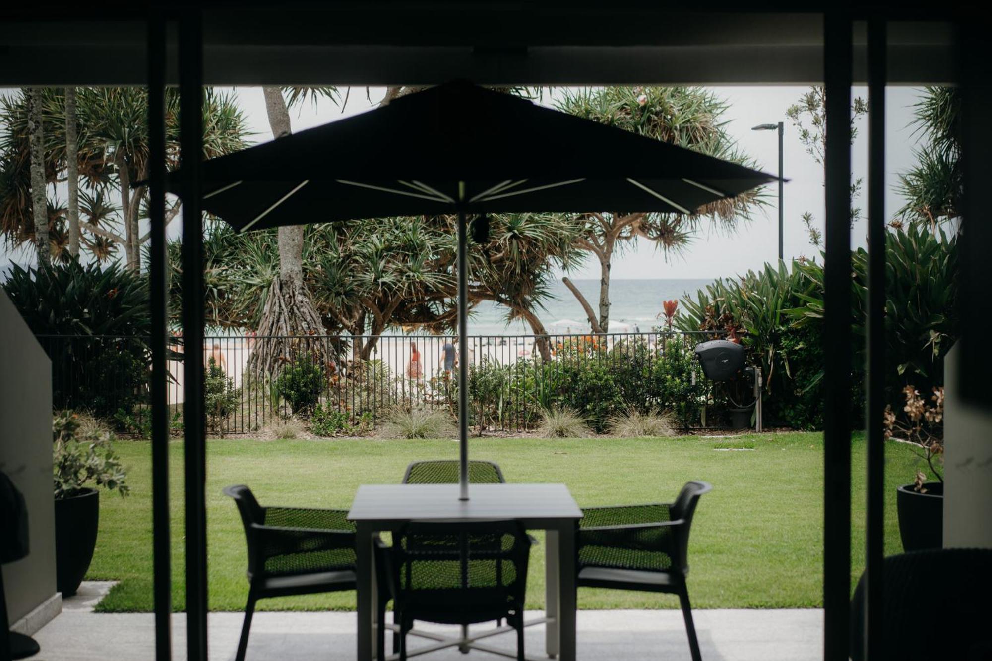 Netanya Noosa Beachfront Resort Екстер'єр фото