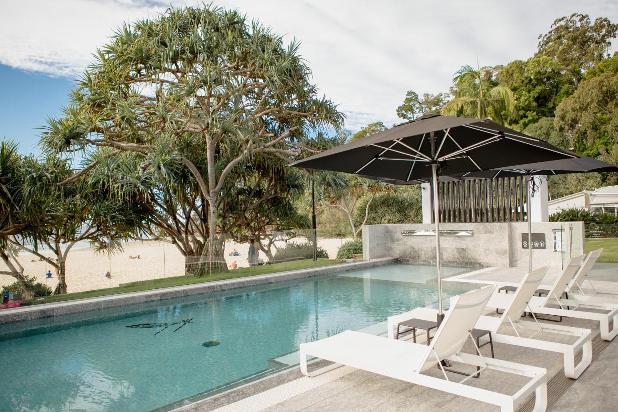 Netanya Noosa Beachfront Resort Екстер'єр фото