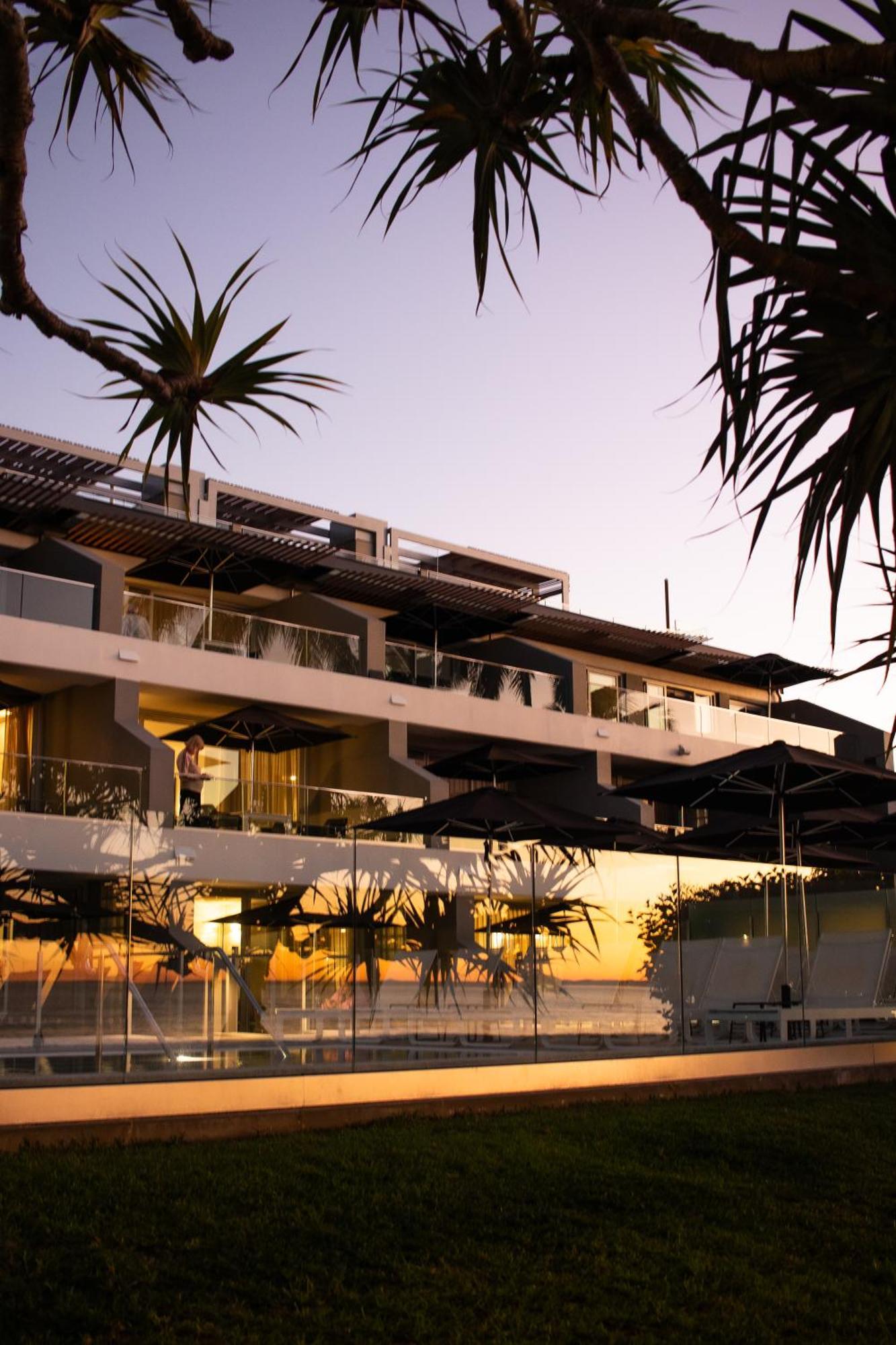Netanya Noosa Beachfront Resort Екстер'єр фото