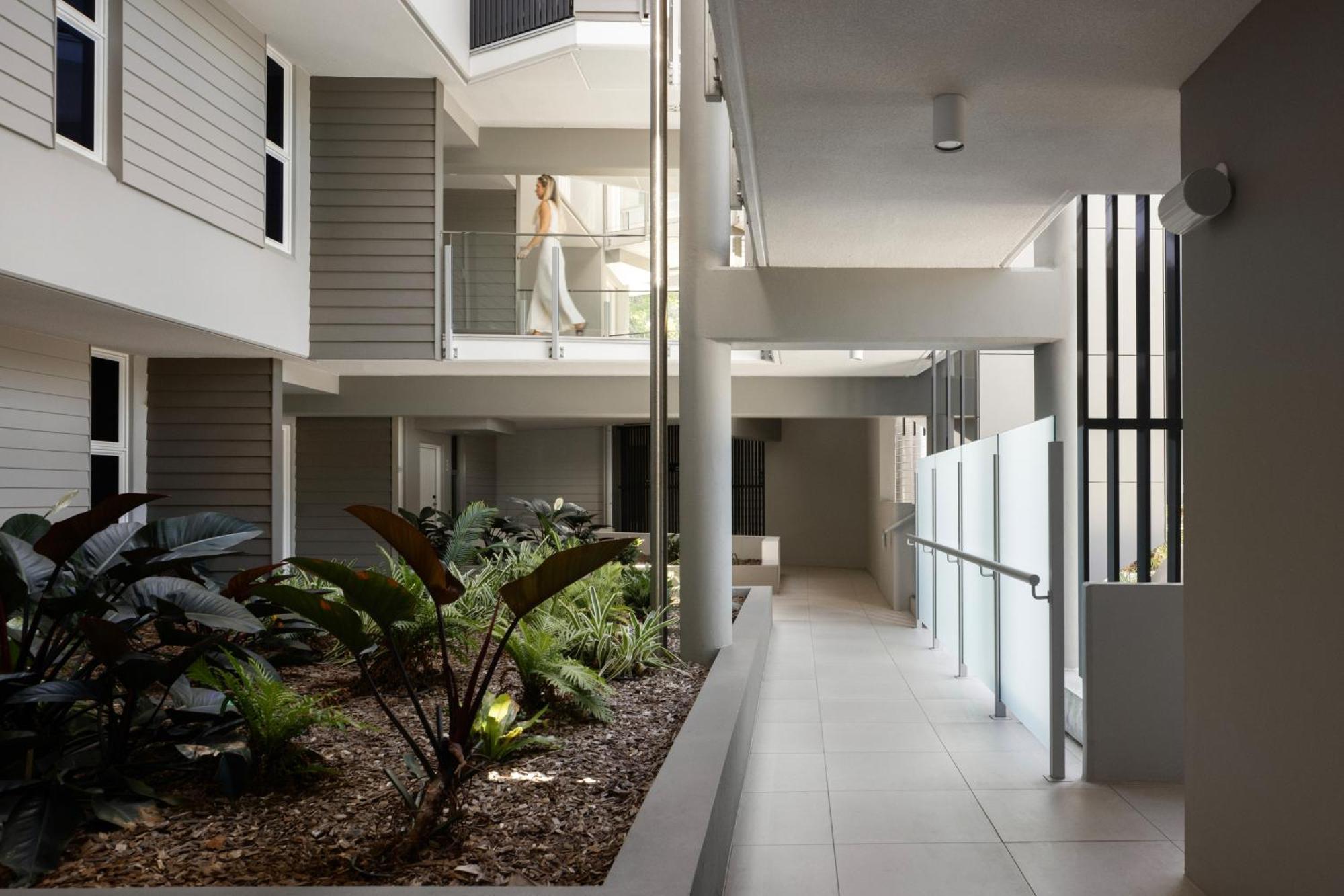 Netanya Noosa Beachfront Resort Екстер'єр фото